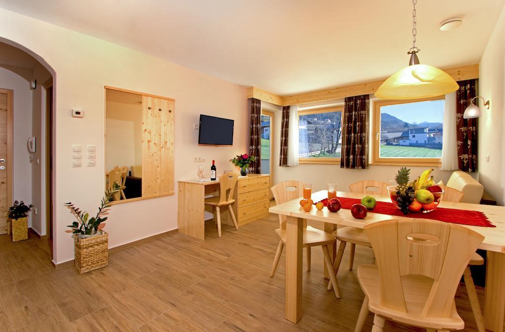 Stiflerhof Apartamento Falzes Habitación foto