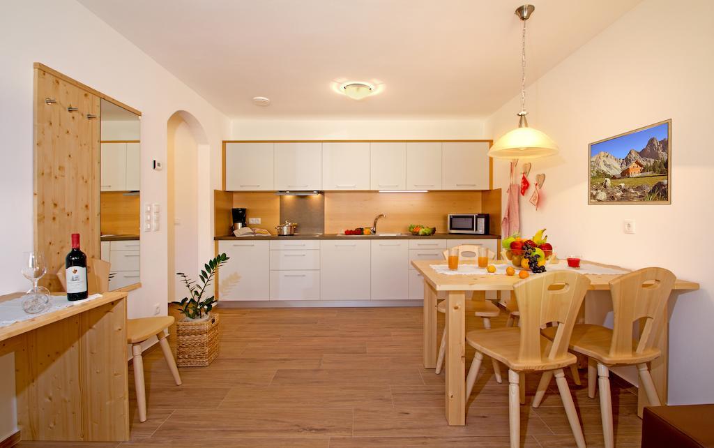 Stiflerhof Apartamento Falzes Habitación foto